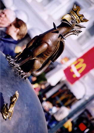 This hawk is the weapon of Malm&ouml; city.